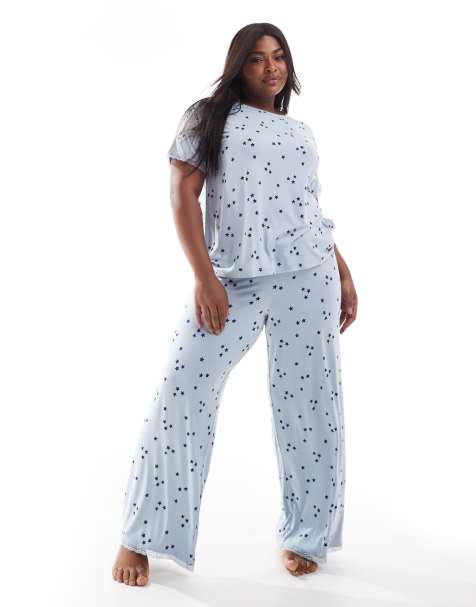 ASOS DESIGN Curve - Blåt og superblødt pyjamassæt medT-shirt og bukser med stjerneprint og blondekant - view 1