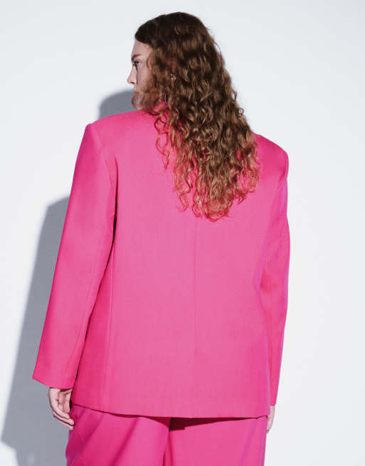 ASOS DESIGN Curve blazer croisé ajusté à épaules marquées en rose vif, 3 de 4