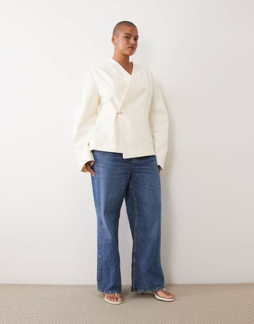 ASOS DESIGN Curve blazer sfiancato con dettagli metallici in bianco invernale, 1 di 4