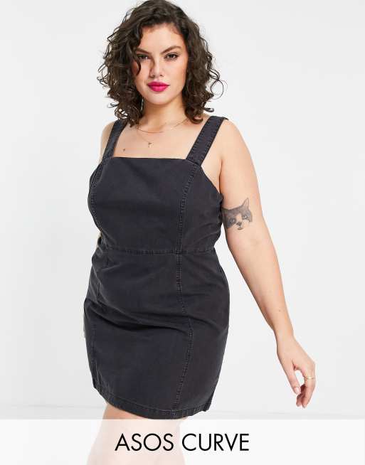 ASOS DESIGN Curve - Blød mini-forklædekjole i sortvasket denim