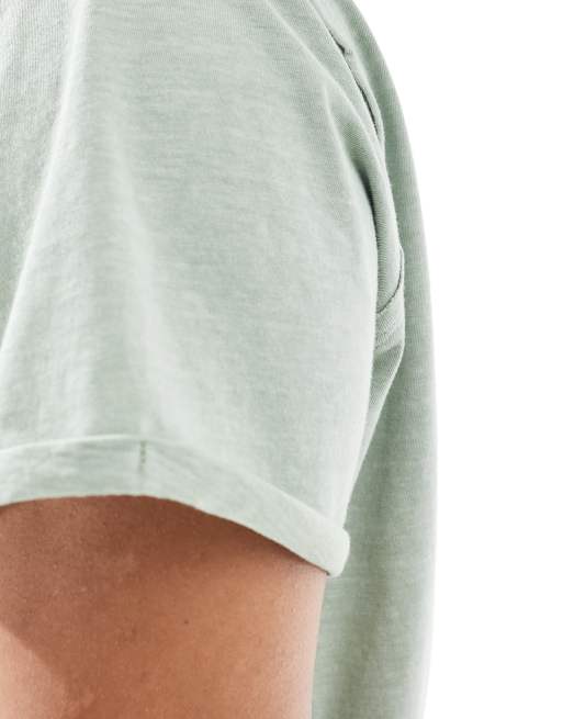 ASOS DESIGN Curve – Blekgrön, slouchy t-shirt med normal passform och råskuren fåll, 4 av 4