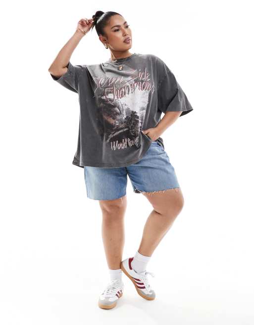 ASOS DESIGN Curve – Blekt mörkgrå t-shirt i oversize med rockigt tryck