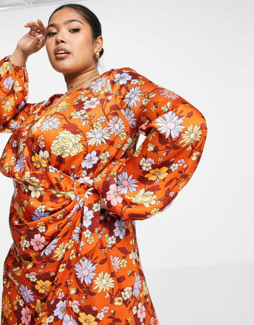 ASOS DESIGN Curve – Blommig maxiklänning i satin med omlott och volanger, 3 av 4