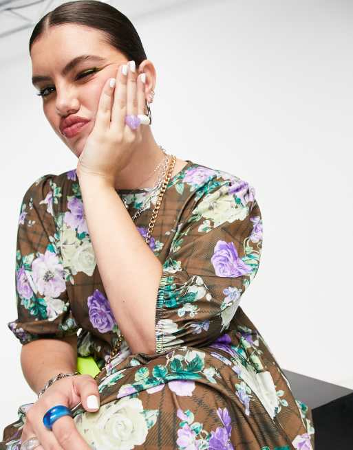 ASOS DESIGN Curve – Blommig midiklänning med smock i grungestil, 3 av 4