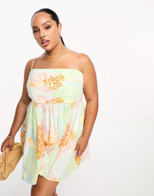 ASOS DESIGN Curve – Blommig sommarklänning av bomull i babydoll-modell med plisserad byst och lappad design