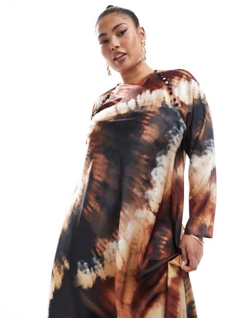 ASOS DESIGN Curve – Blurrigt blommig, diagonalskuren maxiklänning med knäppning i satin