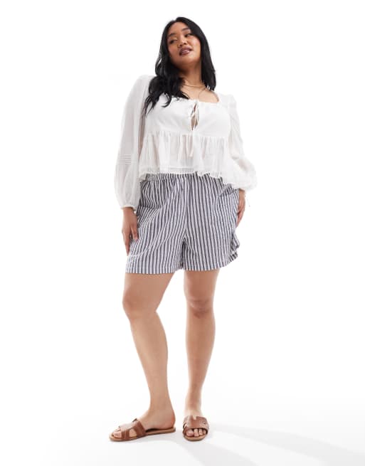 ASOS DESIGN Curve - Blusa a maniche lunghe color crema con inserti in pizzo e scollo squadrato, 4 di 4