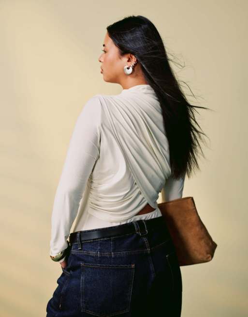 ASOS DESIGN Curve - Body a maniche lunghe accollato drappeggiato color giallo pallido 