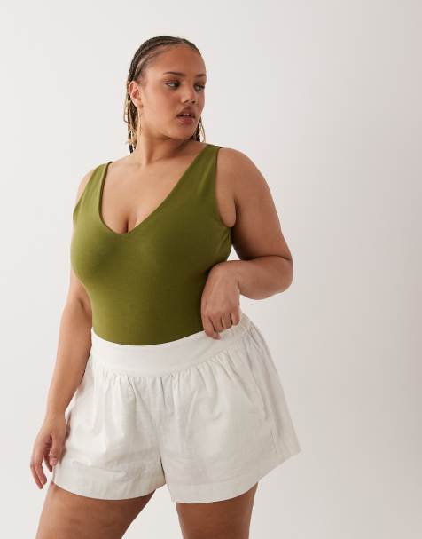 ASOS DESIGN Curve - Body in cotone compatto kaki con scollo a V - view 1