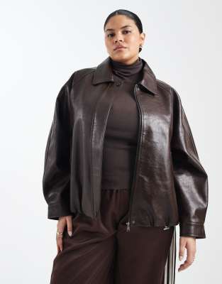 ASOS DESIGN Curve - Bomber oversize en imitation cuir - Chocolat-Brown