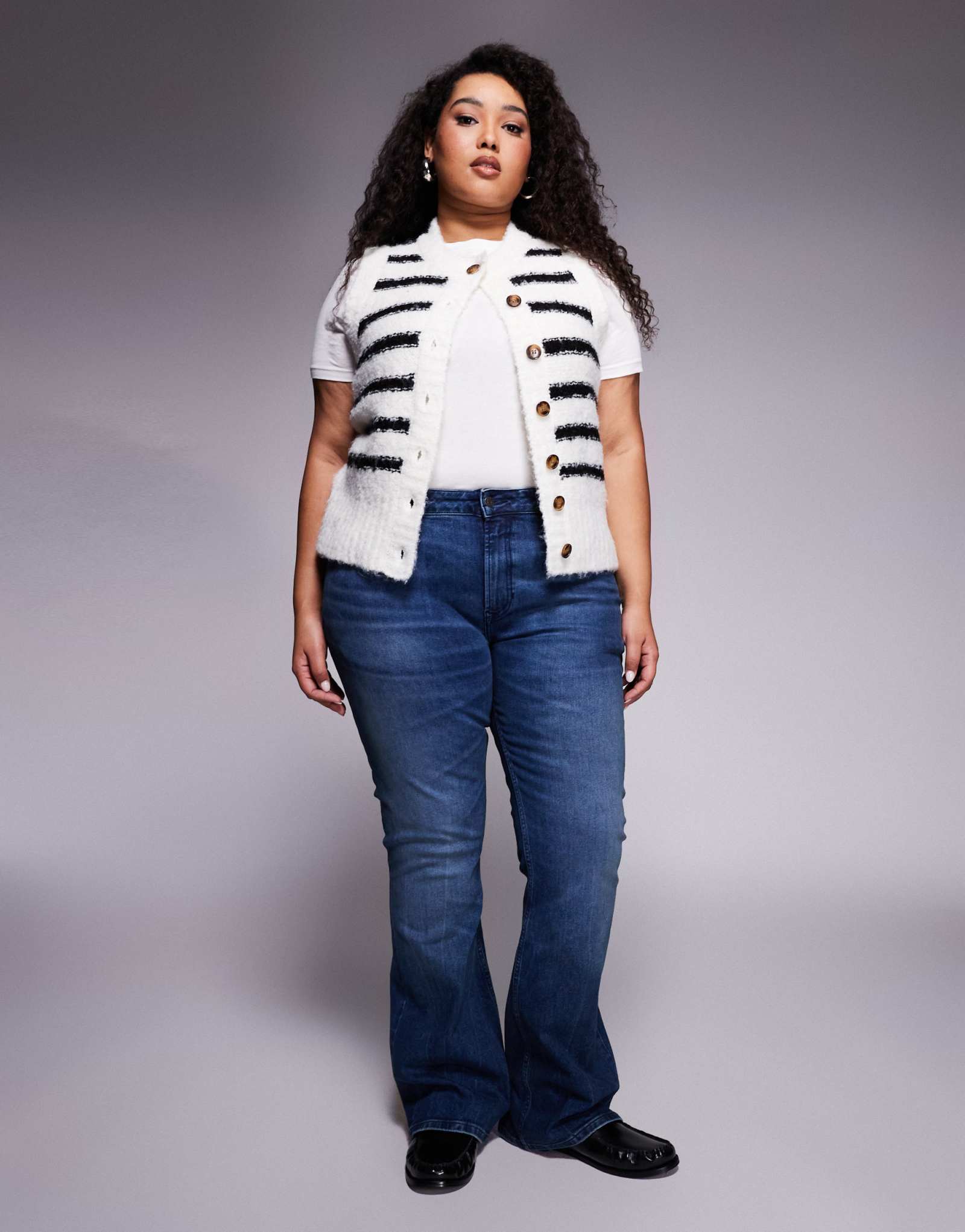 Джинсы с глубоким вырезом ASOS DESIGN Curve темного цвета, выполненные в средней степени стирки 