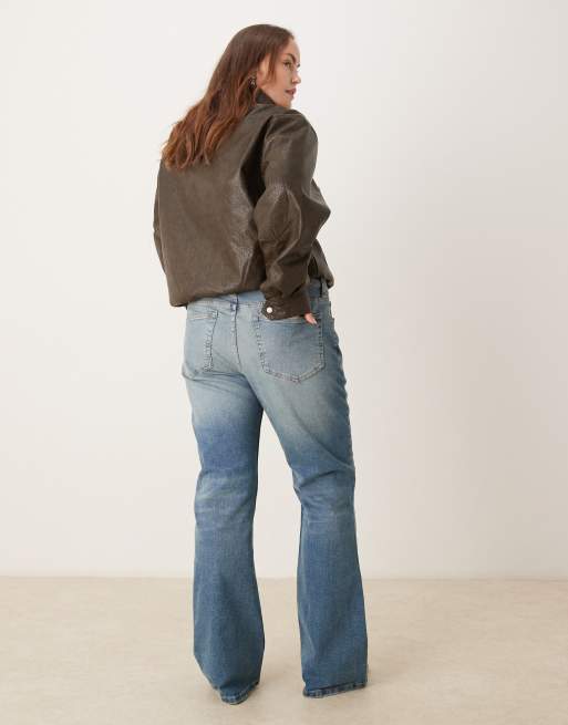 ASOS DESIGN Curve bootcut jeans in midwash , 2 of 5