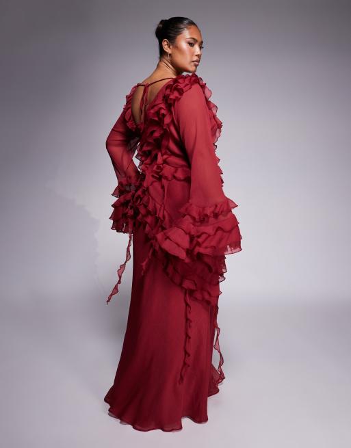 ASOS DESIGN Curve - Bordeaux lagdelt asymmetrisk langærmet maxikjole i chiffon med bløde flæser, 3 af 4