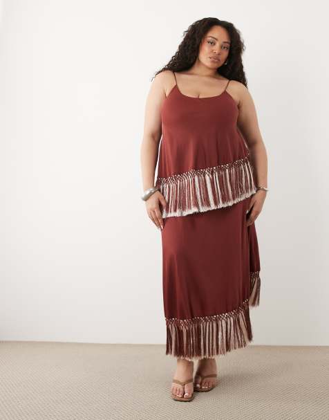 ASOS DESIGN Curve – Bordowa dwuwarstwowa satynowa sukienka maxi na ramiączkach z frędzlami - view 1