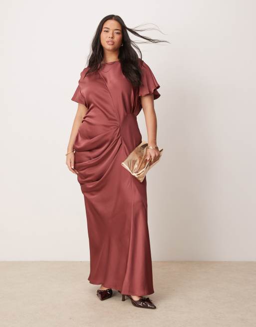 ASOS DESIGN Curve – Bordowa sprana sukienka satynowa maxi z rozkloszowanymi rękawami