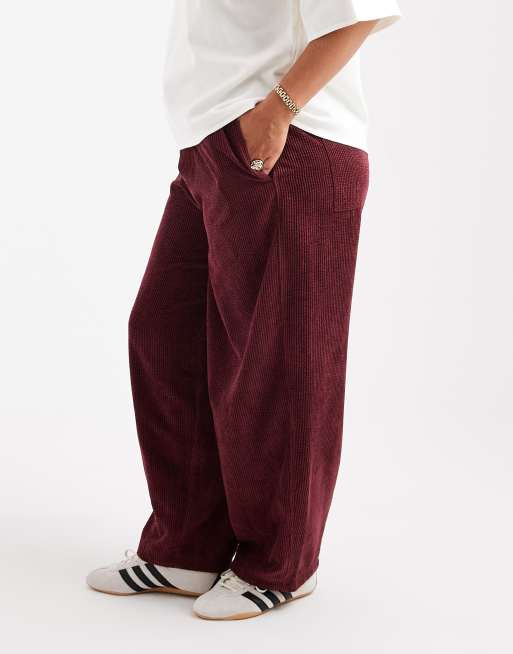 ASOS DESIGN Curve – Bordowe wciągane sztruksowe spodnie barrel