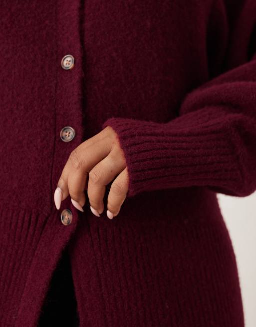 ASOS DESIGN Curve – Bordowy kardigan z puszystej przędzy o wydłużonym fasonie z dekoltem w szpic  i ozdobną talią, 3 z 4