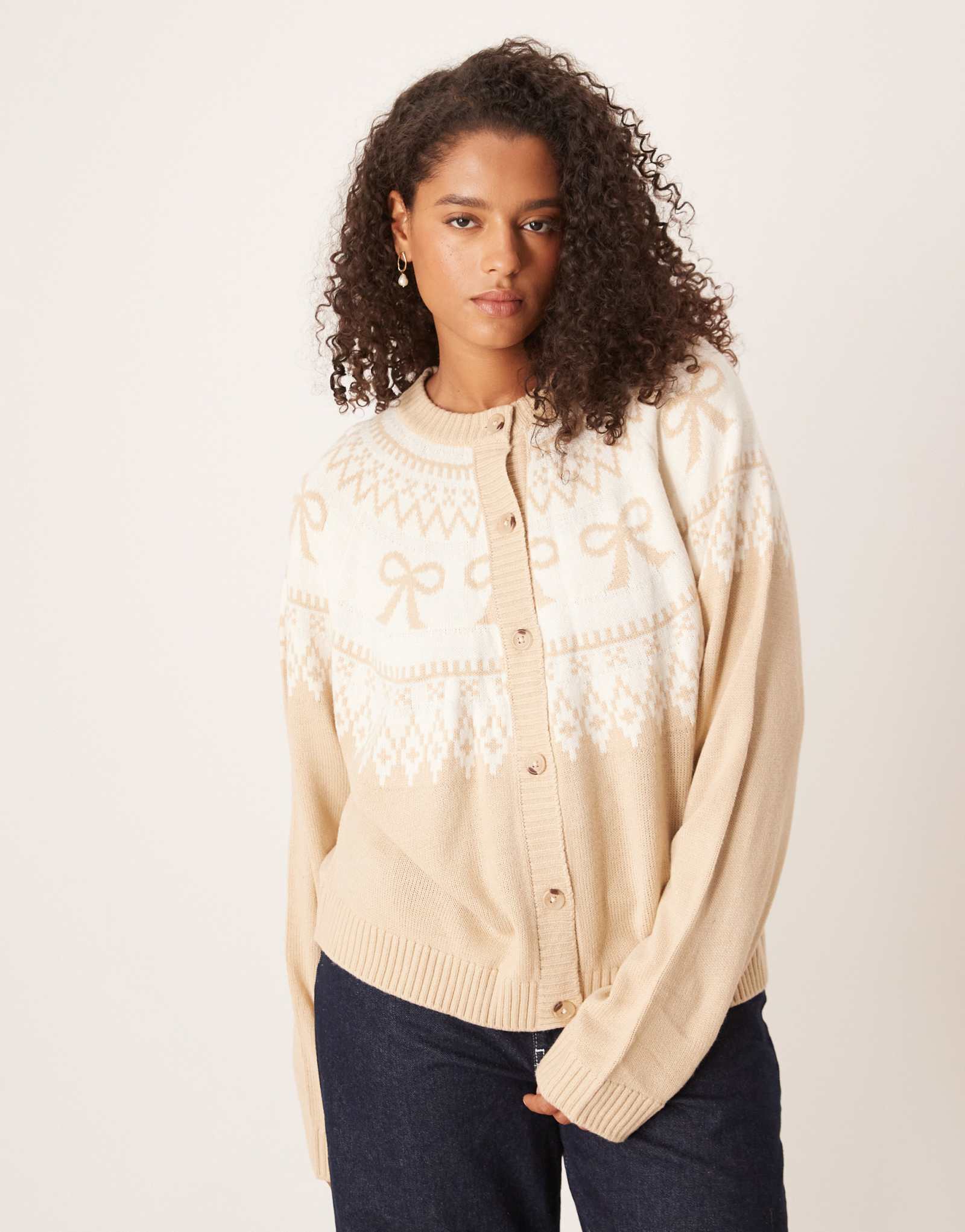 Бежевый кардиган с кокеткой и изогнутым бантом от ASOS DESIGN