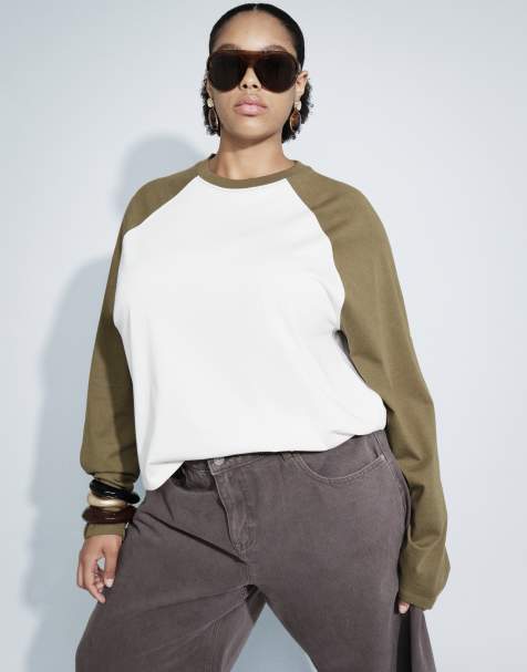 ASOS DESIGN Curve boxy raglan med kontrastærmer i creme og khaki - view 1