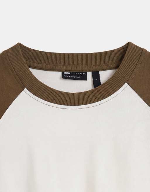 ASOS DESIGN Curve boxy raglan med kontrastærmer i creme og khaki, 8 af 8
