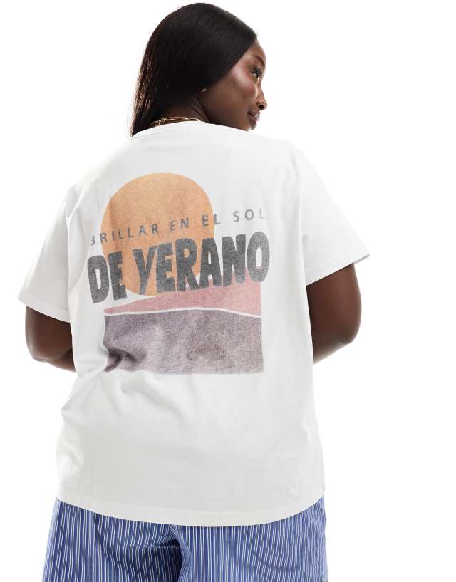 ASOS Curve - ASOS DESIGN Curve boyfriend fit t-shirt with de verano graphic in white