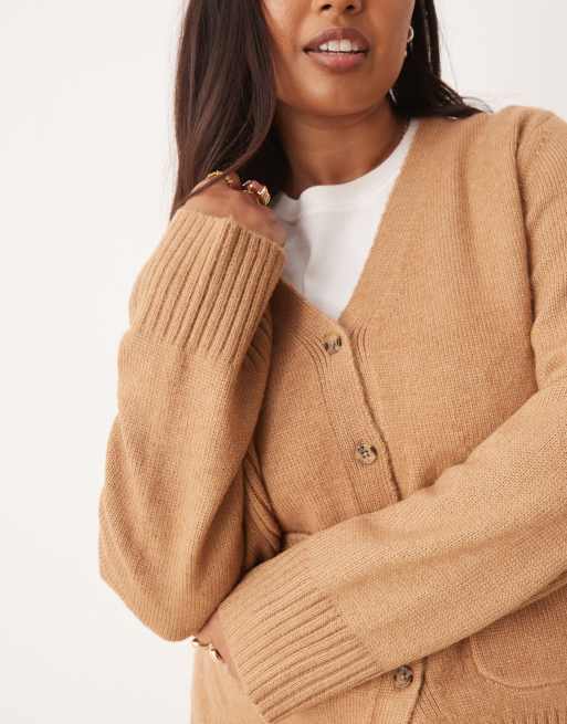 ASOS DESIGN Curve – Boyfriend-Strickjacke in A-Linie in Biscuit-Braun mit Taschendetail, 4 von 4