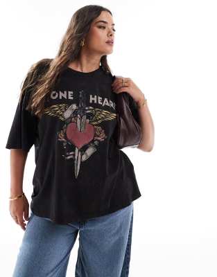 ASOS DESIGN Curve - Boyfriend-T-Shirt in verwaschenem Anthrazit mit „Stone Heart"-Rock-Grafikprint-Grau