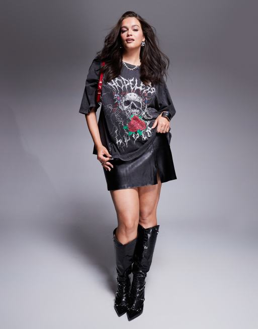 ASOS DESIGN Curve – Boyfriend-T-Shirt in verwaschenem Anthrazit mit „Totenkopf und Rosen“-Grafikprint im Rock-Stil