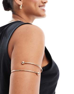 ASOS DESIGN Curve - Bracciale a fascia avvolgente da braccio color oro con parte finale a pallina