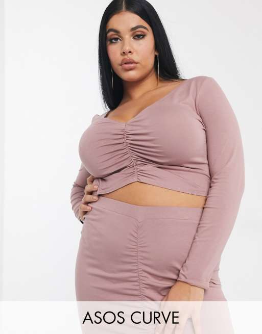 ASOS DESIGN Curve – Kombiteil – Hellbraunes Oberteil mit Minirock und Rüschenverzierung, 2 von 3