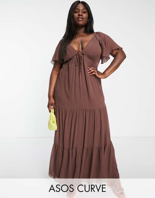 ASOS DESIGN Curve – Brązowa warstwowa sukienka maxi z wiązaniem z przodu