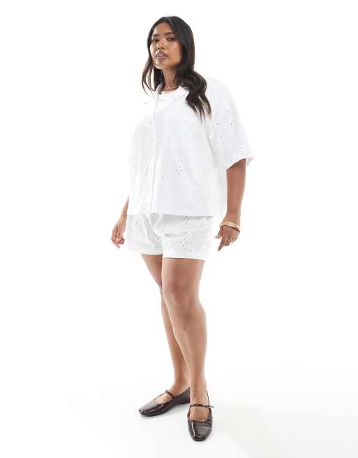 ASOS DESIGN Curve broderie shorts in white (Part of a set), 3 of 5
