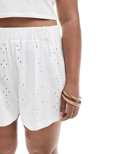 ASOS DESIGN Curve broderie shorts in white (Part of a set), 4 of 5