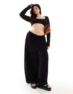 ASOS DESIGN Curve - Broek met wijde pijpen en gesmokte taille in zwart