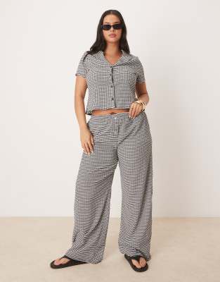 ASOS DESIGN Curve - Broek met wijde pijpen en gingham ruit in zwart en wit, deel van co-ord set