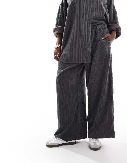 ASOS DESIGN Curve - Broek van corduroy met elastische taille en wijde pijpen in grijs, deel van co-ord set