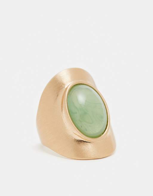 ASOS DESIGN Curve - Børstet guldfarvet ring med langt design og imiteret ædelsten i salviegrøn