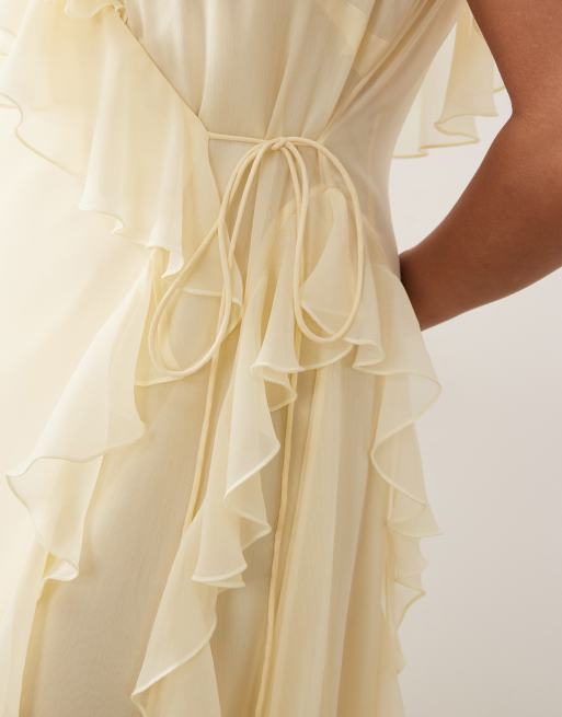 ASOS DESIGN Curve - Brudepiger - Lysegul maxikjole med slå-om-front og flæser, 3 af 4