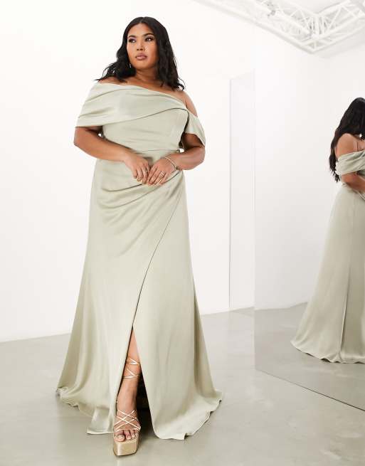 ASOS DESIGN Curve - Bruidsmeisjes - Gedrapeerde satijnen maxi bardot-jurk met overslag in saliegroen 