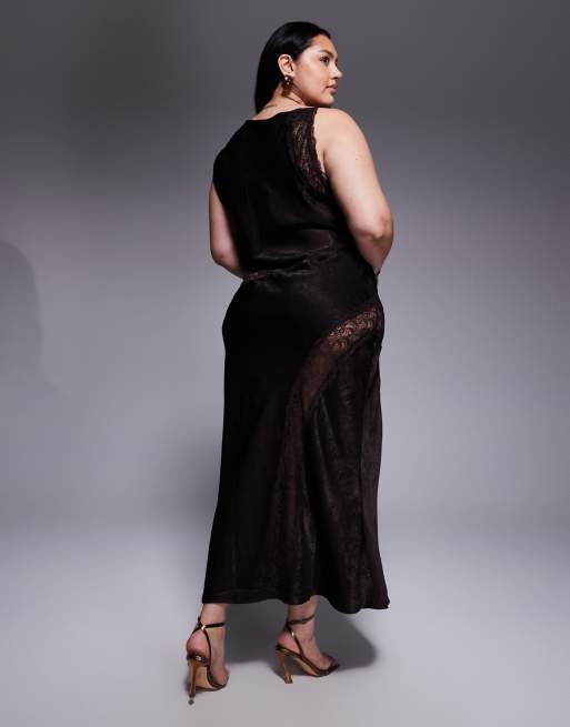 ASOS DESIGN Curve – Brun, diagonalskuren maxiklänning i satin med rak halsringning, 4 av 4