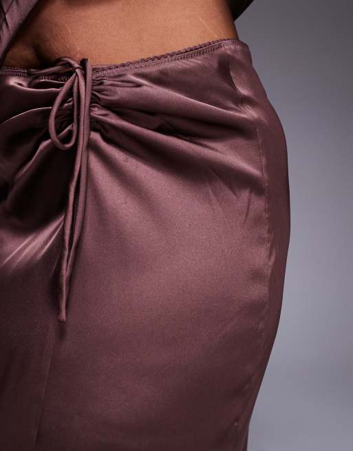 ASOS DESIGN Curve – Brun maxikjol i satin med rysch, del av set, 4 av 5