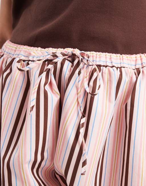 ASOS DESIGN Curve bubble hem shorts in pink stripe, 3 of 5