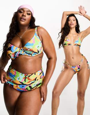 ASOS DESIGN Curve - Bügel-Bikinioberteil mit abstraktem Muster und gestufter Vorderseite-Bunt