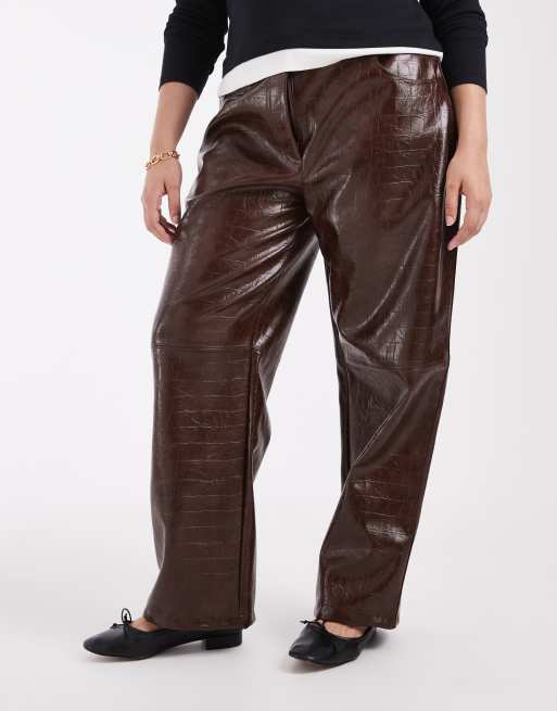 ASOS DESIGN Curve byxor i läderimitation med smala raka ben i tan croc, 2 av 5