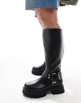 ASOS DESIGN Curve - Cady - Kniehohe Biker-Stiefel in Schwarz mit Riemendetail