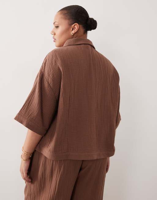 ASOS DESIGN Curve Callie beach cheesecloth resort short sleeve shirt in mocha, 4 of 4
