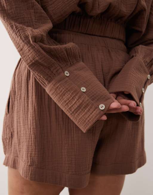 ASOS DESIGN Curve Callie cheesecloth beach wrap front co ord shirt in mocha, 3 of 4