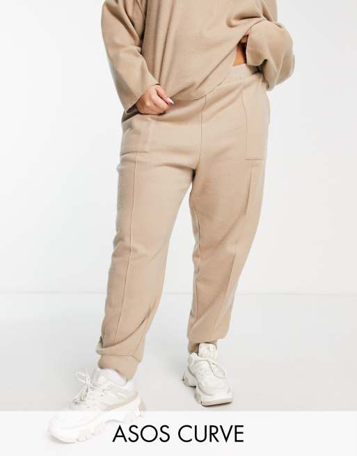 ASOS DESIGN Curve – Camelowe bardzo miękkie joggersy ze szwami, część zestawu
