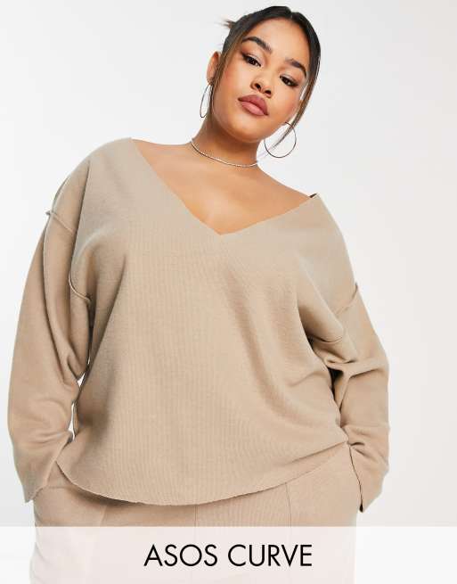 ASOS DESIGN Curve – Camelowy bardzo miękki sweter z dekoltem w szpic i wyeksponowanymi szwami, część zestawu