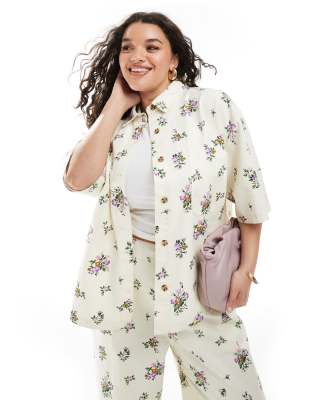 ASOS DESIGN Curve - Camicia a maniche corte con stampa a fiori in coordinato